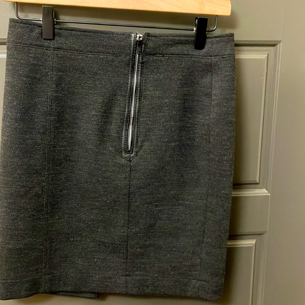 burberry brit mid length pleated in back skirt